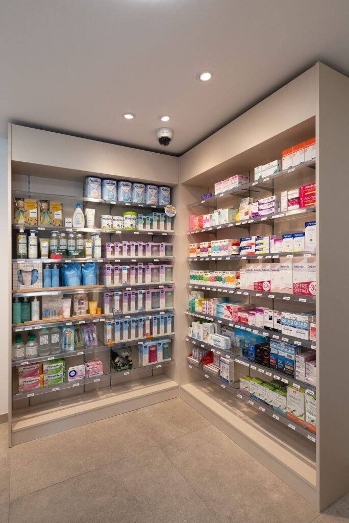 Rénovation complète d&rsquo;une pharmacie en site occupé — photo 7